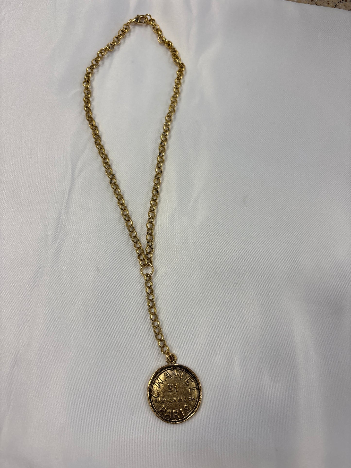 Small Chanel Gold Necklace