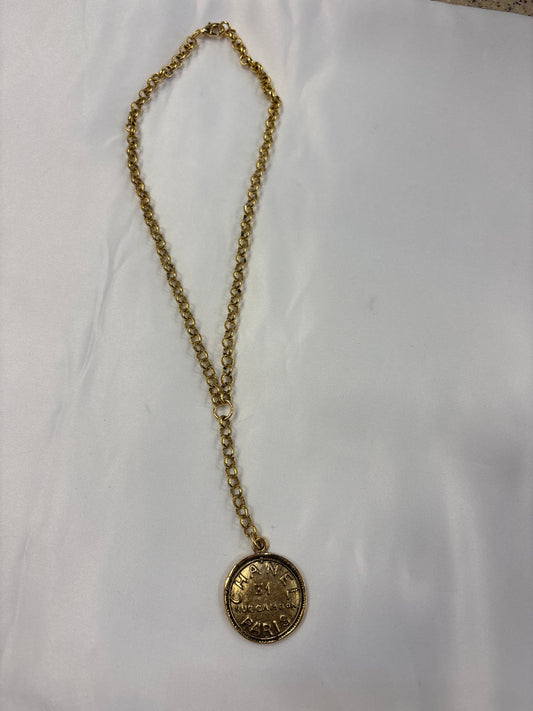Small Chanel Gold Necklace