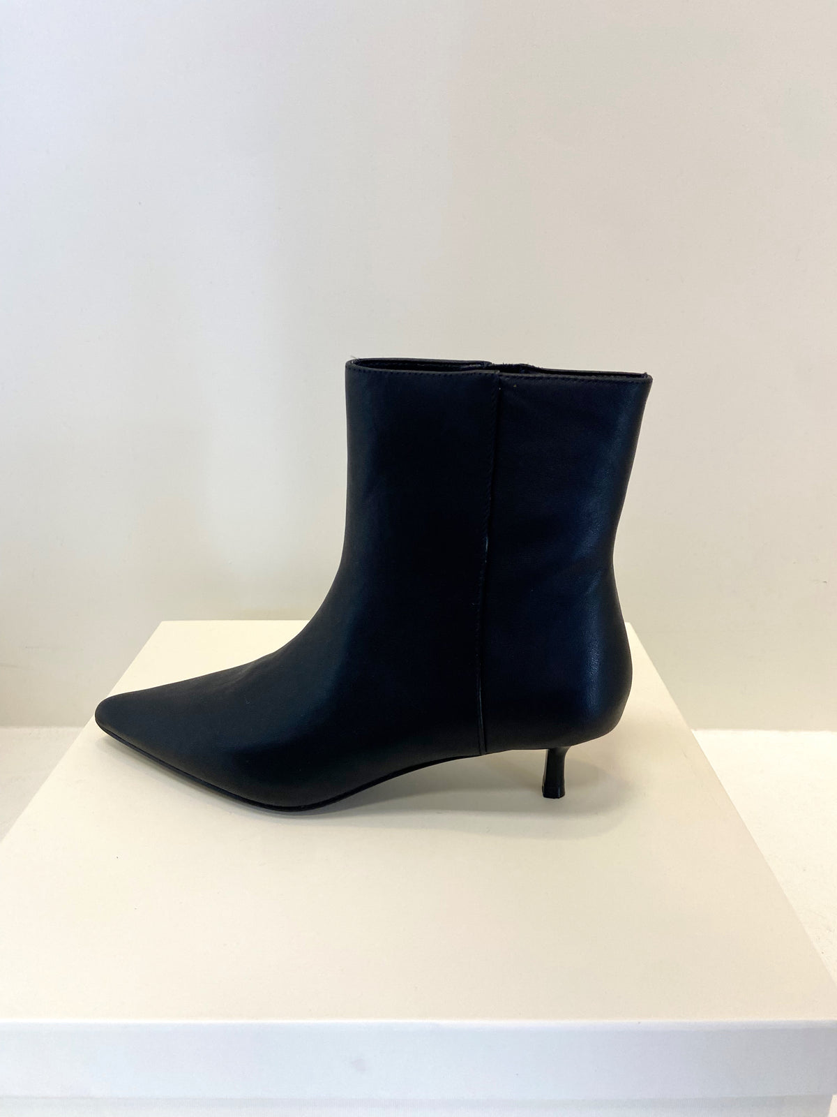 Soho Black Leather Kitten Heel Boot