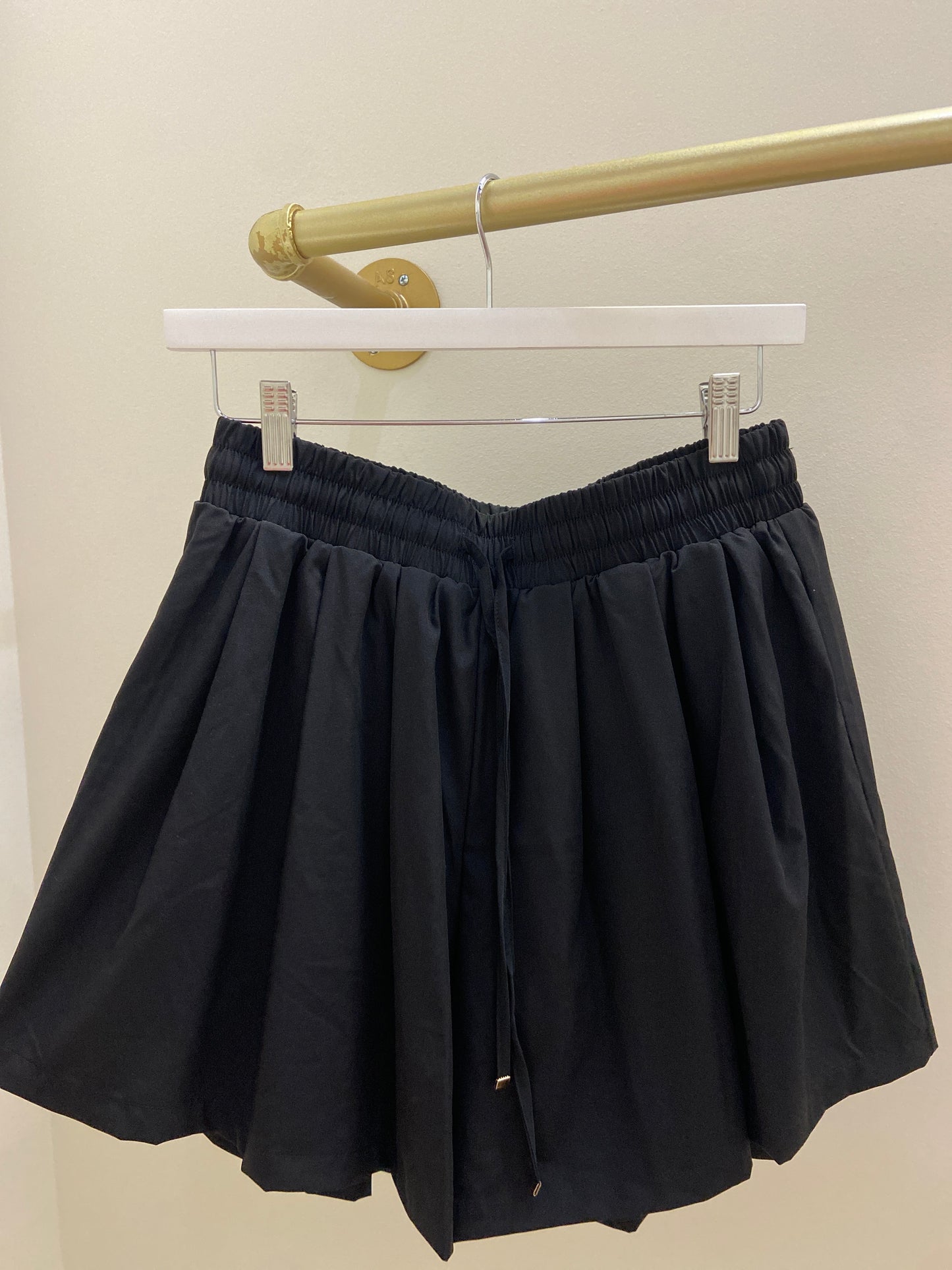 Jilly Black Flowy Pull On Short