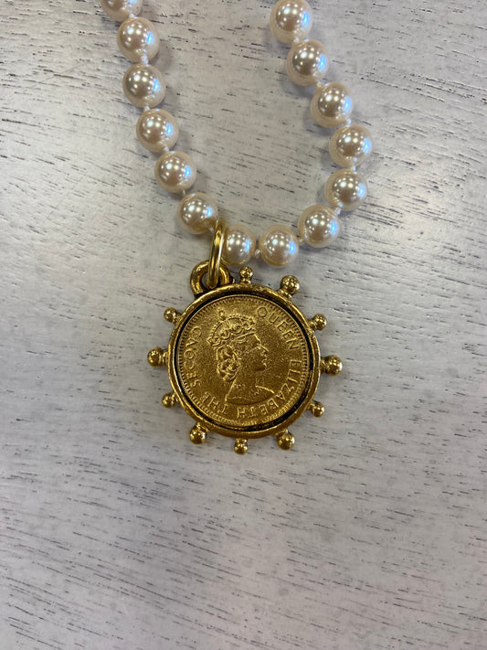 YOCHI Queen Elizabeth Gold Coin Pearl Necklace