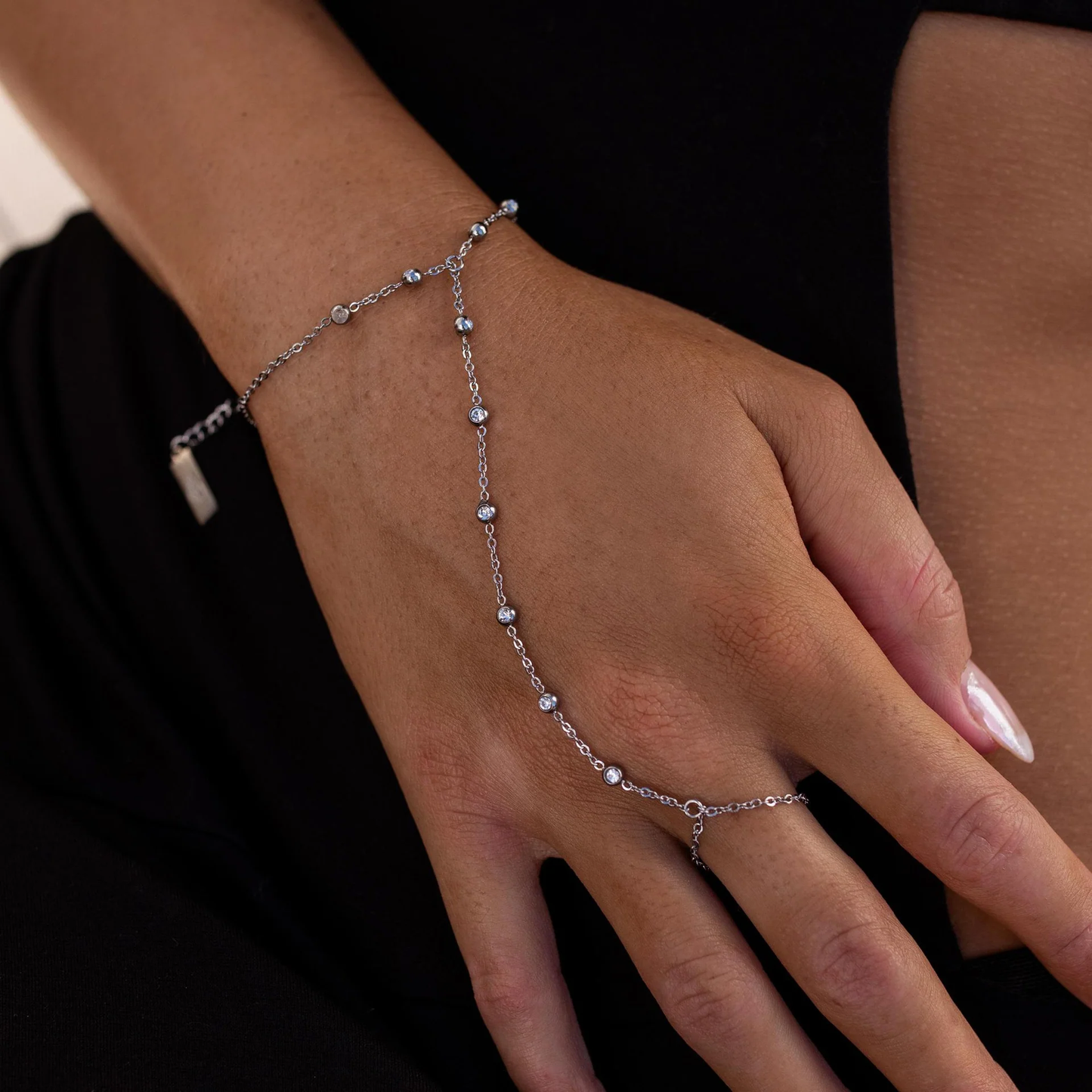 ALCO Josephine Hand Chain Silver
