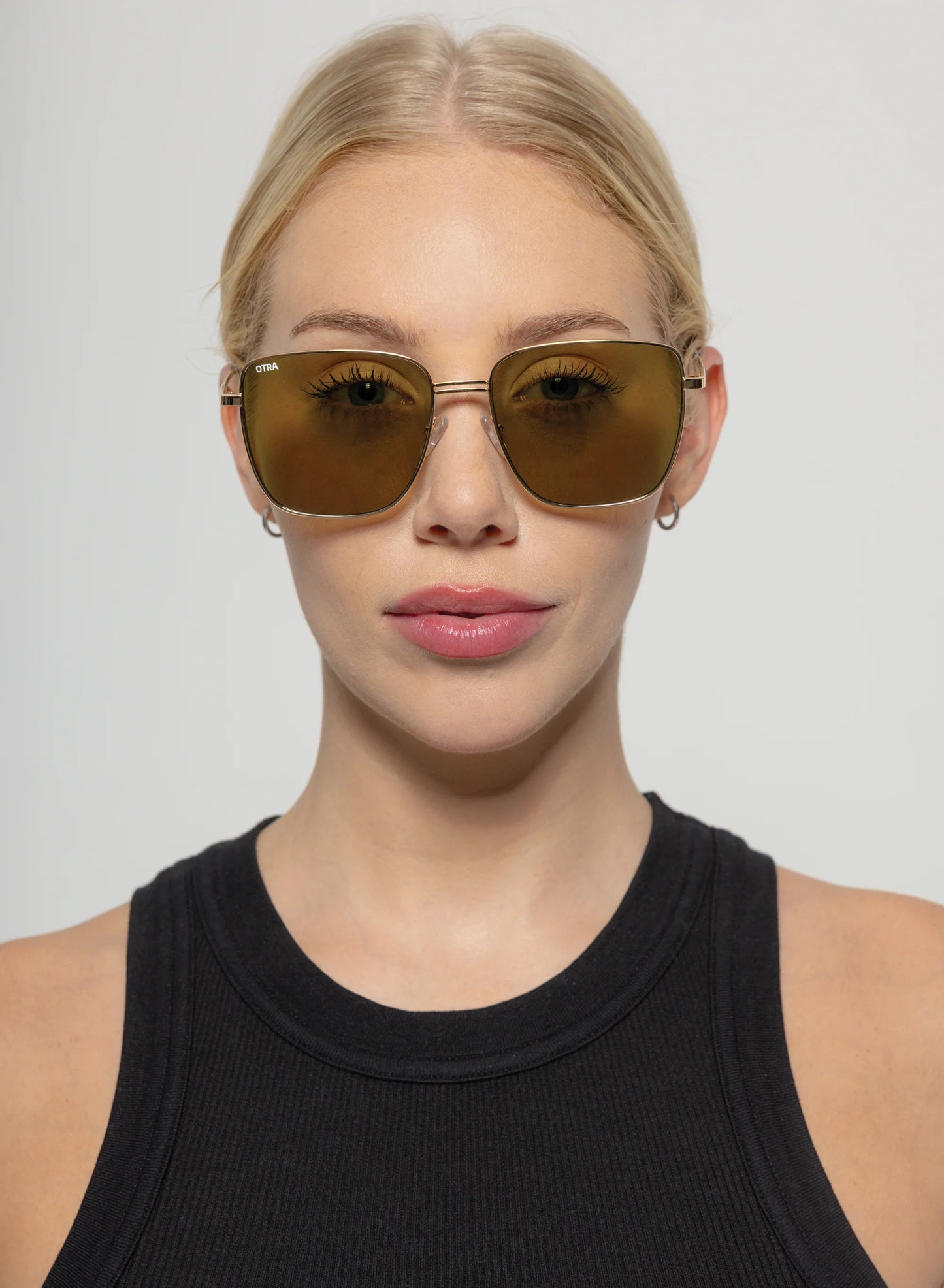 Otra Rita Gold with Green Sunglasses
